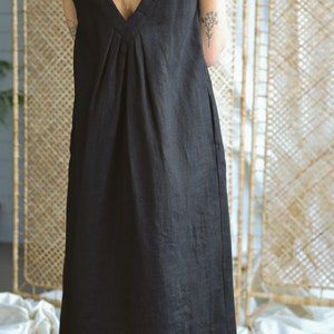 Black deep V-neck sleeveless dress / ManInTheStudio image 7