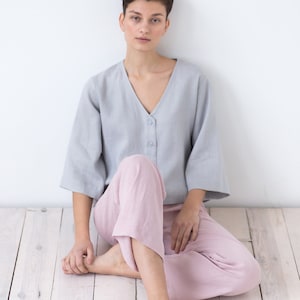 Swingy loose linen blouse with button closure / MITS image 7