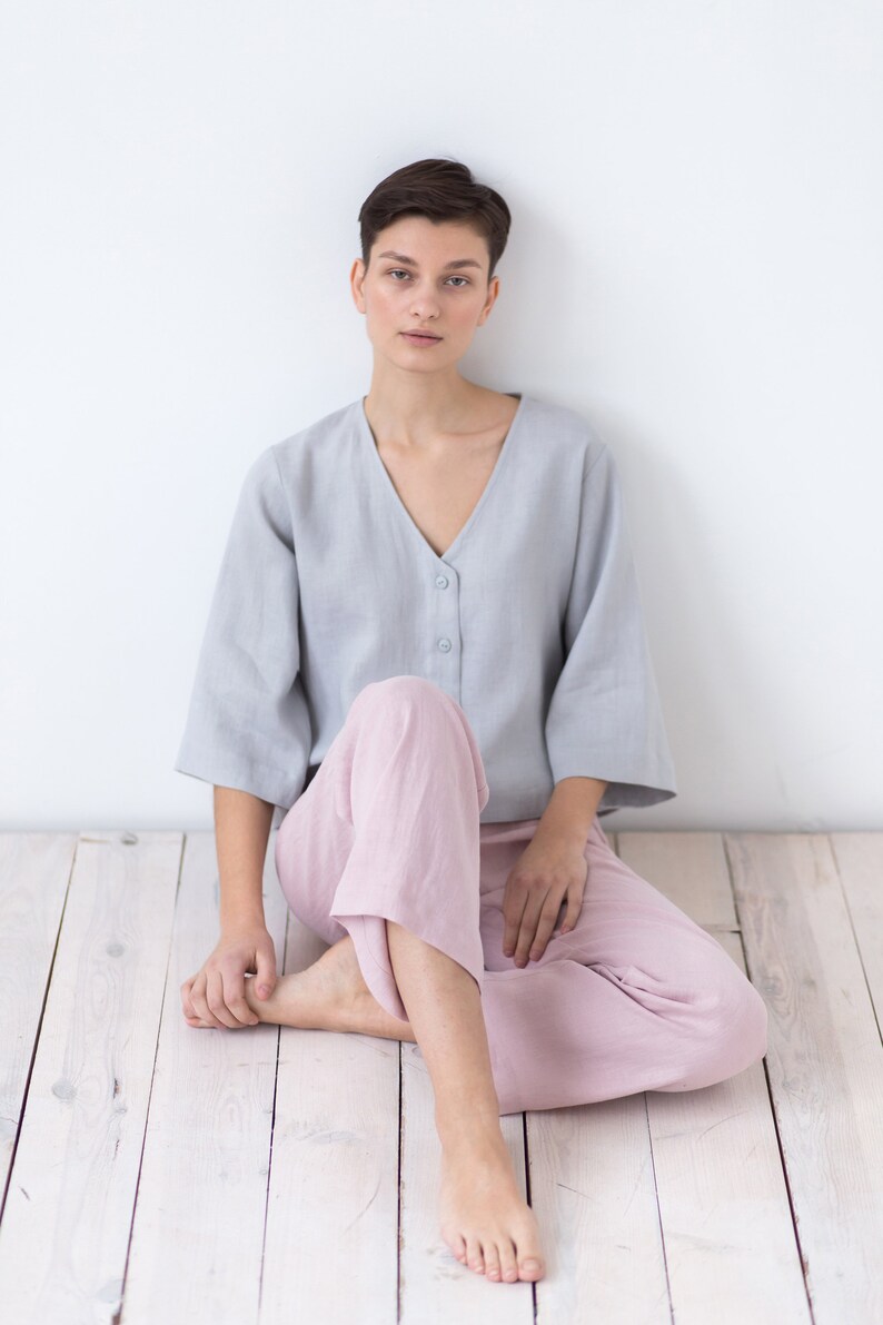 Swingy loose linen blouse with button closure / MITS image 7