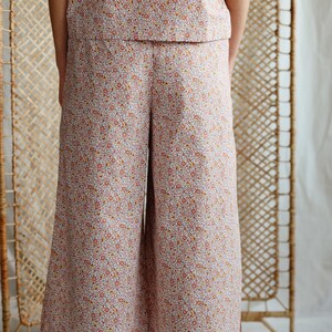 Floral cropped leg culottes with slits and patch pockets image 7