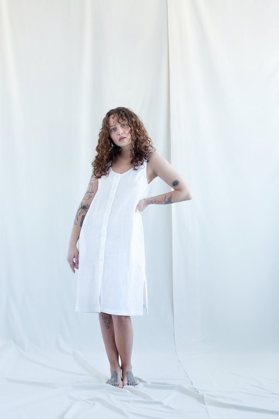 chinese dress ladies Donna Linen Button Down Halter Dress In Green – K. A. Classics main image 0