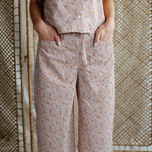 Floral cropped leg culottes with slits and patch pockets image 6