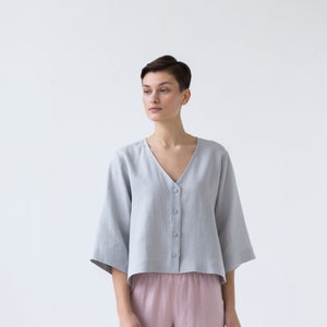 Swingy loose linen blouse with button closure / MITS image 6