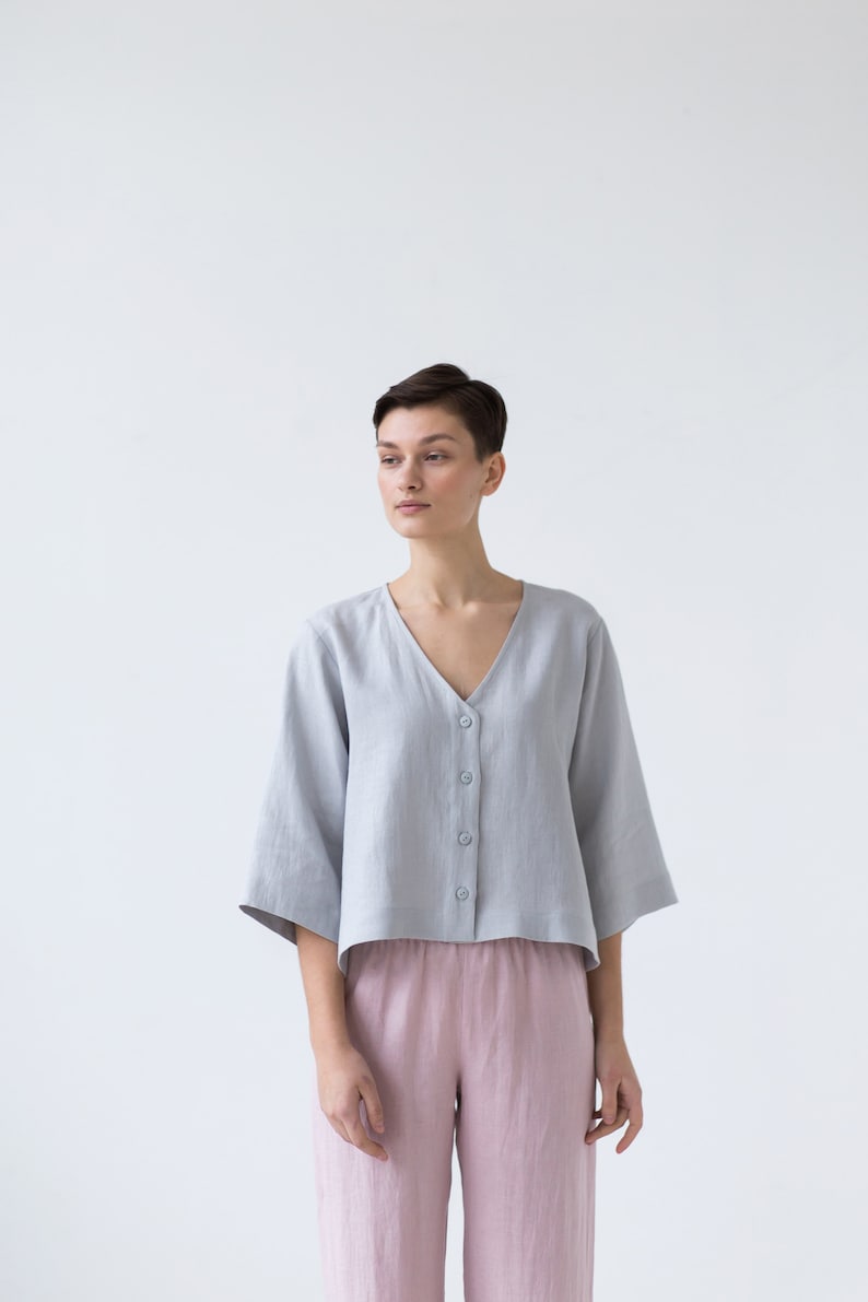 Swingy loose linen blouse with button closure / MITS image 6