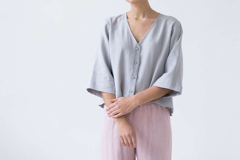 Swingy loose linen blouse with button closure / MITS image 2