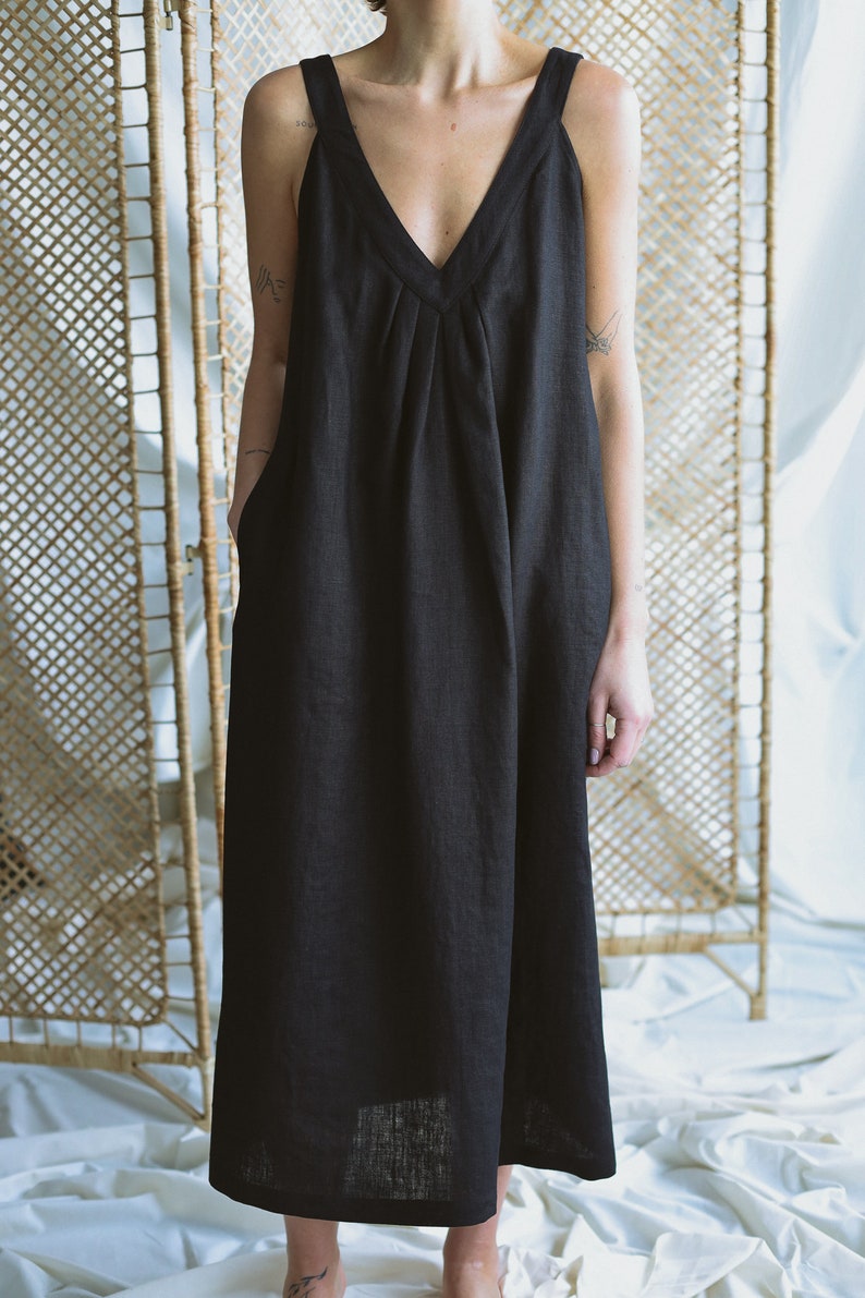 Black deep V-neck sleeveless dress / ManInTheStudio image 9