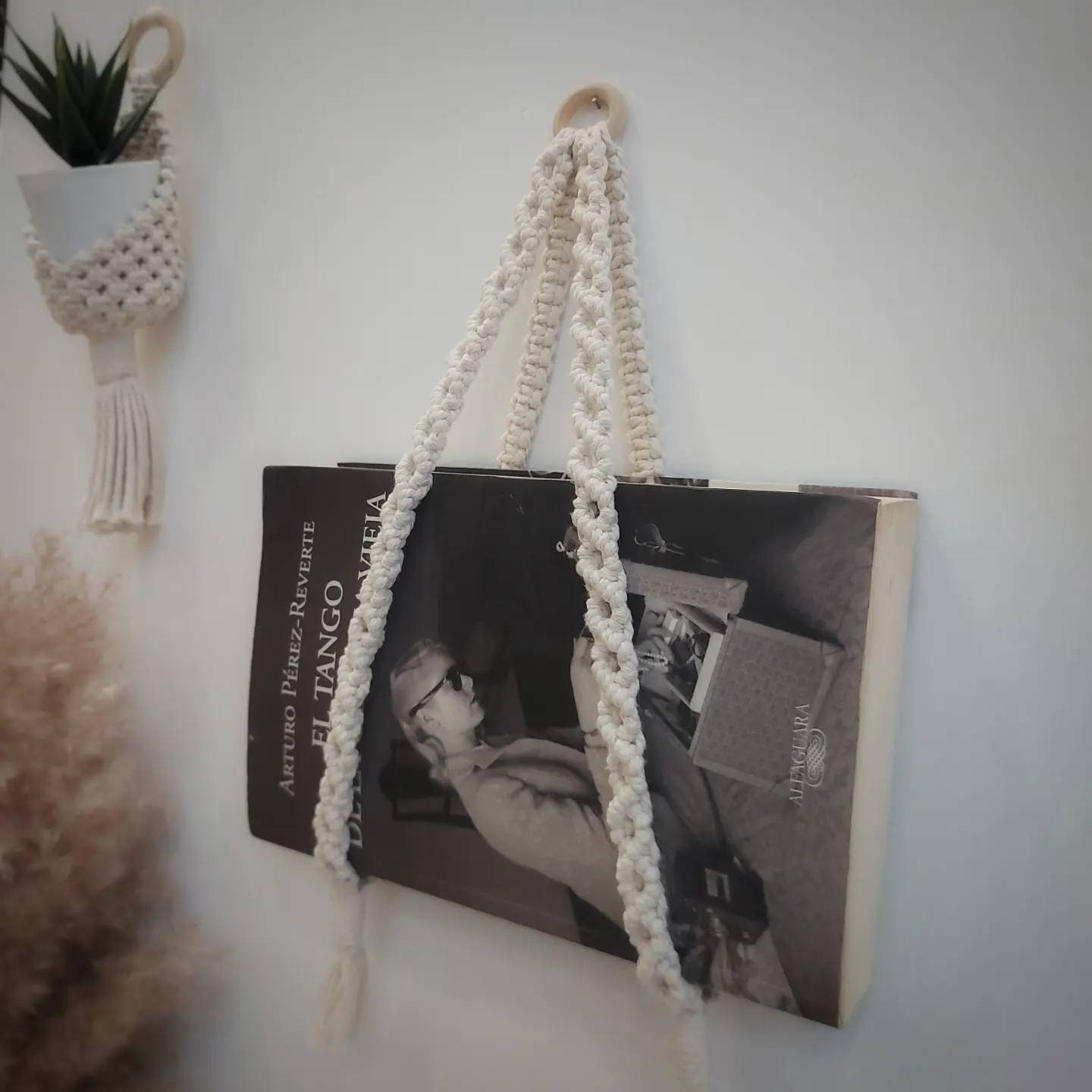 Porte Revue en Macrame