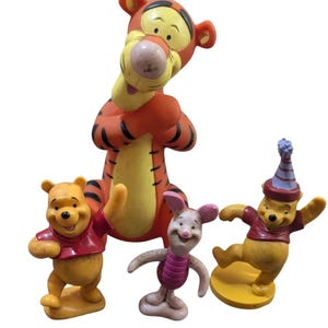 Winnie The Pooh Figurine Set Vintage Party Ready Tigger Piglet & Friends