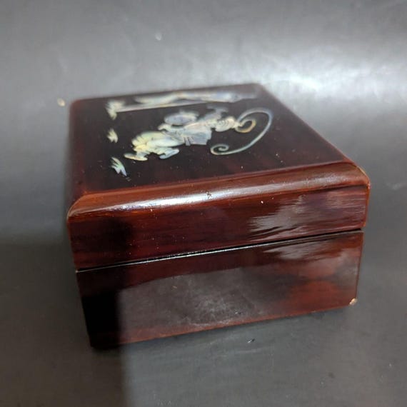 Vintage Wooden Trinket Box With Inlaid Mother-Of-… - image 7