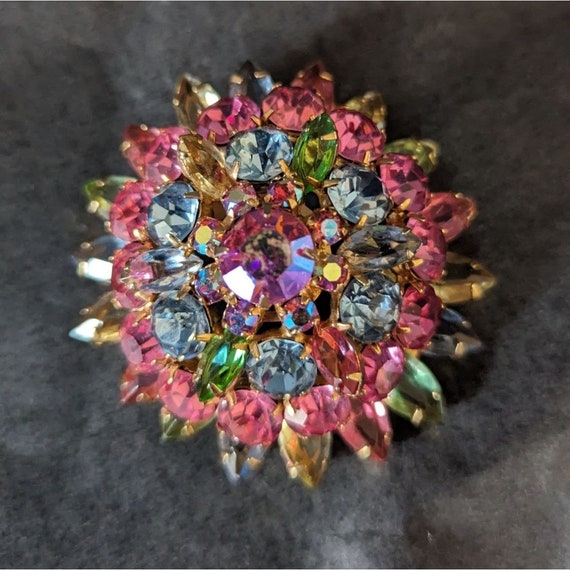 Vintage pink rhinestone designer brooch unsigned … - image 3