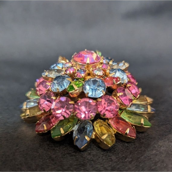 Vintage pink rhinestone designer brooch unsigned … - image 1
