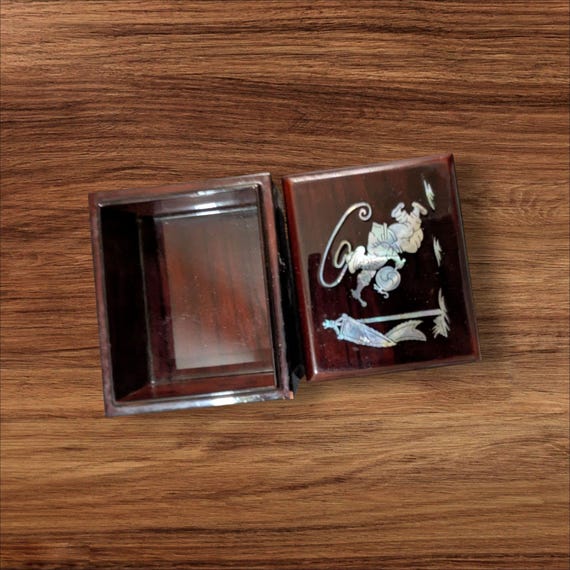 Vintage Wooden Trinket Box With Inlaid Mother-Of-… - image 3