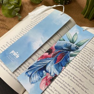 Segnalibro con pesce, illustrato, regalo pesce, regalo libro, secchione dei libri, topo di biblioteca, segnalibro da donna, nappa, pesce beta, acquerello, regalo, segnalibro
