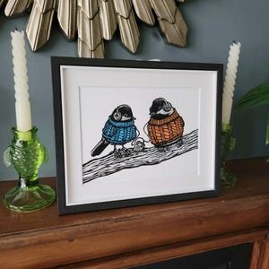 Pájaros de la misma pluma. Carboneros saltando - Impresión de aves en linograbado a mano