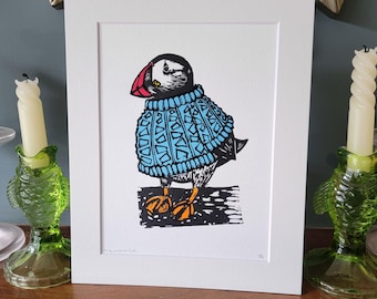 Der Bejumpered Papageientaucher. Papageitaucher im Pullover - original Linolschnitt Kunstdruck