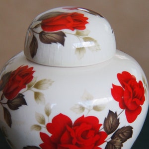 Brixham Pottery Ltd - Made in England - Potpourri Jar with Lid – Red Roses