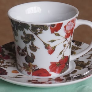 Juego de tetera y taza Floral Symphony – Diseño vintage de rosas rojas