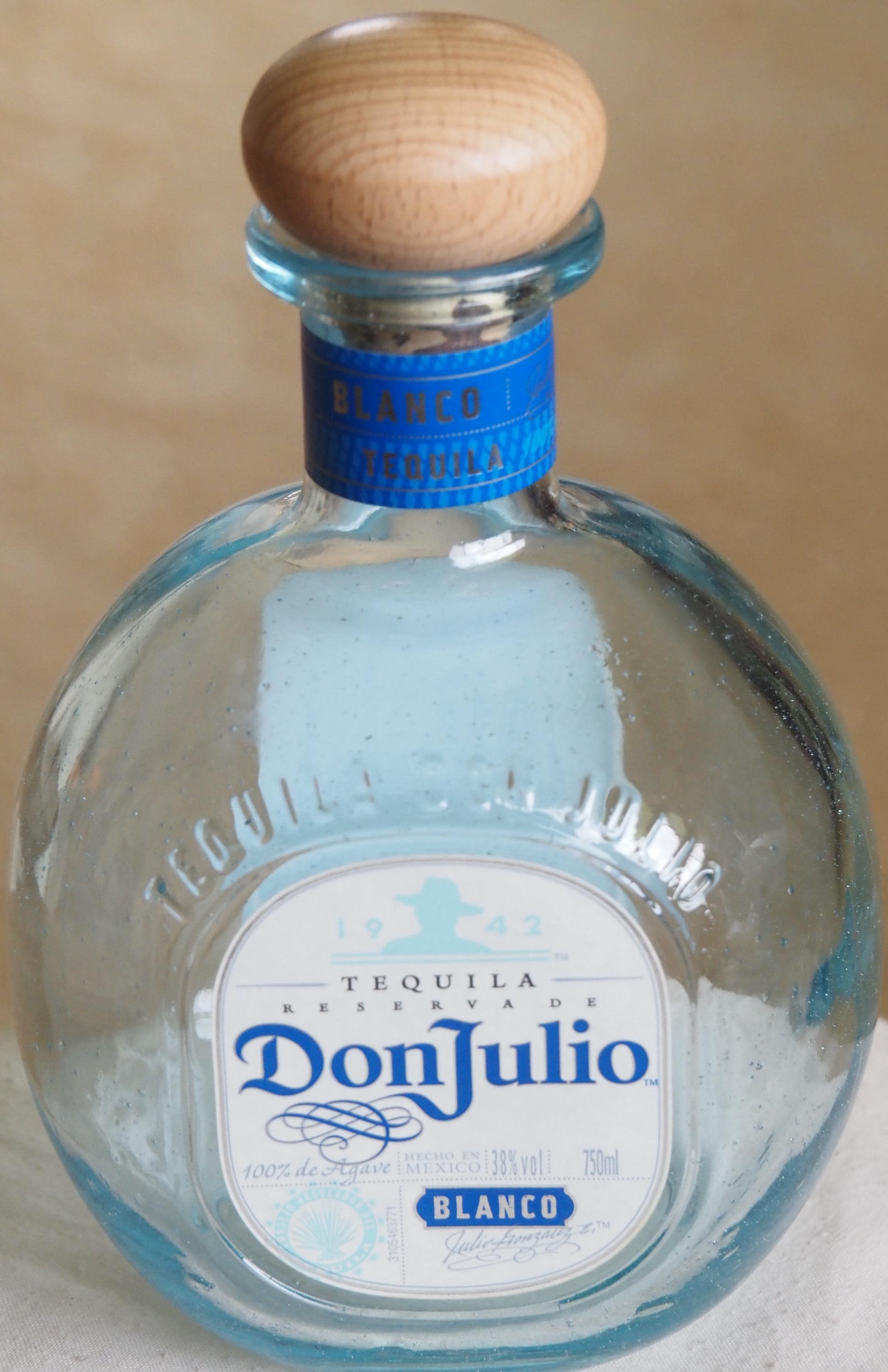 ドン・フリオ・ブランコ テキーラボトル（空）750ml アクアグラス