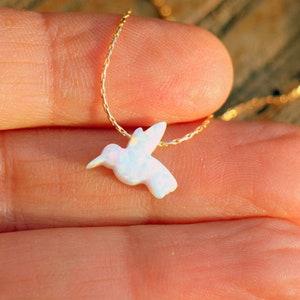 Vogel opaal ketting, kolibrie opaal sieraden, duif opaal choker hanger, minimalistische zilver goud roségouden ketting, sierlijke kolibrie sieraden