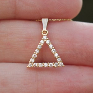 Gold Dreieck Halskette, Kleiner funkelnder Dreieck Schmuck, 14K Gold Filled Kette, Zierliches Kleines Dreieck, Minimalistische Geometrische Anhänger Halskette