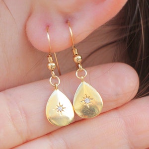 Gold Teardrop Earrings, Gold Dewdrop Earrings, Teardrop Jewelry, Raindrop Dangle Earrings, Shiny Water Drop Earrings, Gold Raindrop Earrings