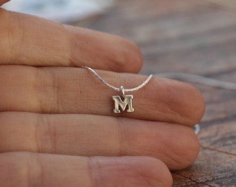 Silver initialhalsband, litet silverbokstavshalsband, personligt alfabetshalsband, elegant minimalistiskt enkelt hänge för kvinnor och flickor