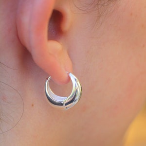 Boucles d&#39;oreilles en argent, petites créoles larges argentées dôme, boucles d&#39;oreilles Huggie, petites créoles en argent, boucles d&#39;oreilles chubby chubby femme, boucles d&#39;oreilles dôme