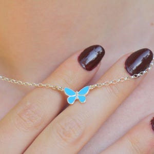Vlinderketting, zilverblauw emaille vlinderhanger, kleine sierlijke vlinder natuurliefhebber cadeau, blauwe vlinder sieraden, minimalistische charme