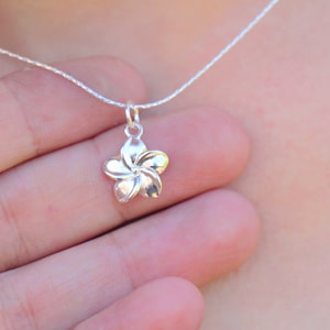 Flower Necklace, Hawaiian Plumeria Flower Jewelry, Women Plumeria Flower Pendant, Hawaiian Floral Jewelry, Floral Blossom Minimalist Charm