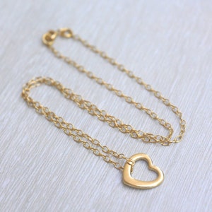 Gold Heart Necklace, Gold Heart Charm Pendant, Heart Choker Gift, Women Heart Necklace, Heart Jewelry, Mom Necklace, 14K Gold Filled Chain