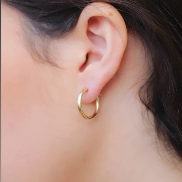 Gold Hoop Earrings, 18mm Gold Filled Hoops, Small Gold Hoop Earring, Simple Everyday Small hoops, Women Men Everyday Gold Hoops Jewelry Gift