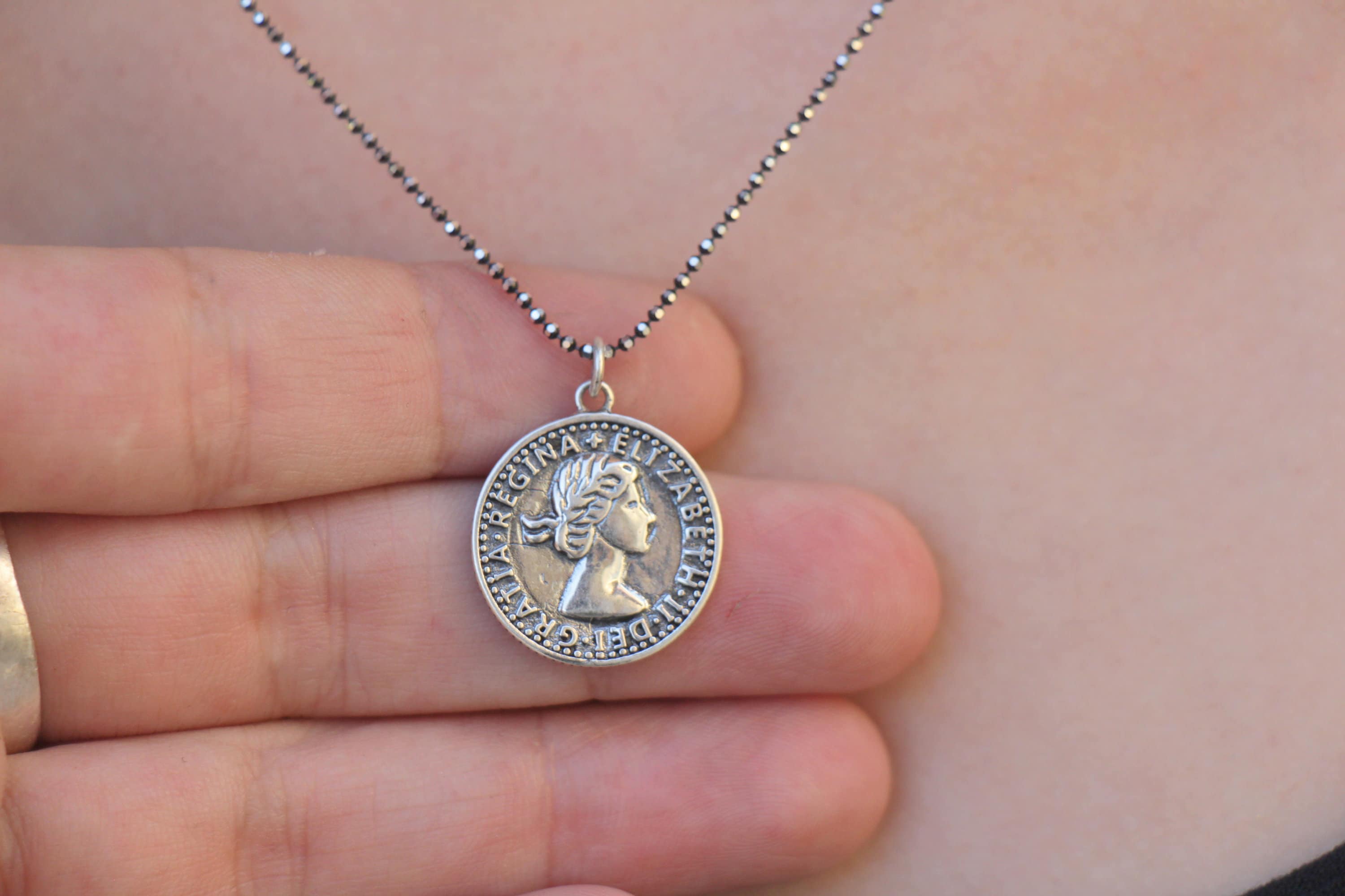 ネックレス・チョーカー Coin/Medallion Silver & Brass Pendant with Chain Necklace Medallion Necklace, Woman's Head Coin Necklace, Black Shiny