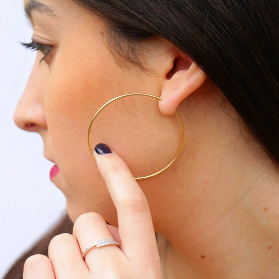 Medium thin gold hoop best sale earrings