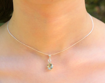 Grün Amethyst Prasiolith Anhänger Halskette, Elegante Klassische Solitär Kristall Quarz Schmuck, Silber Lünette Hell blass Mintgrün Prasiolith