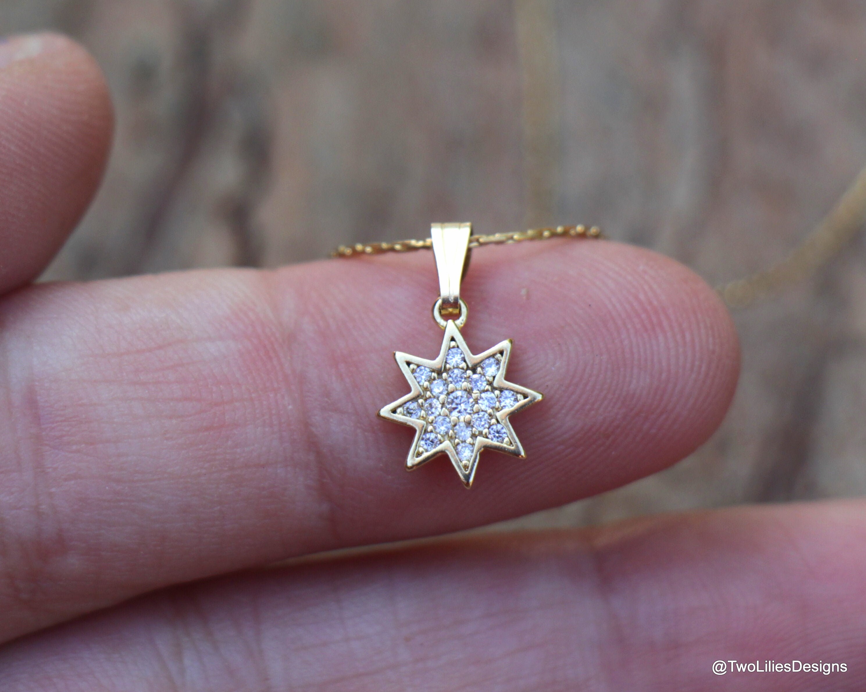 【AMY O】Stella Starburst Pendant ネックレス☆送料関税込み Gold Star Celestial Necklace, Dainty Pendant Necklace – AMYO