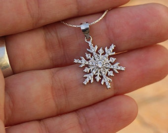 Zilveren sneeuwvlokketting, zirkoon-sneeuwvloksieraden, zilveren zirkoon sprankelende elegante ketting, sneeuwvlokhanger, vrouwen winter verjaardagscadeau