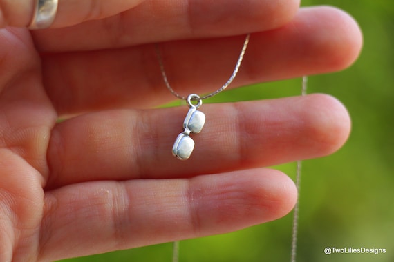 Sunglasses Necklace, Little Silver Glasses Pendant Jewelry  display picture 1