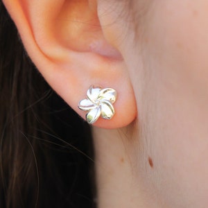 Silver Plumeria Flower Earrings and Pendant Necklace Jewelry Set, Floral Necklace, Plumeria Stud Earrings, Elegant Hawaiian Flower Set Gift