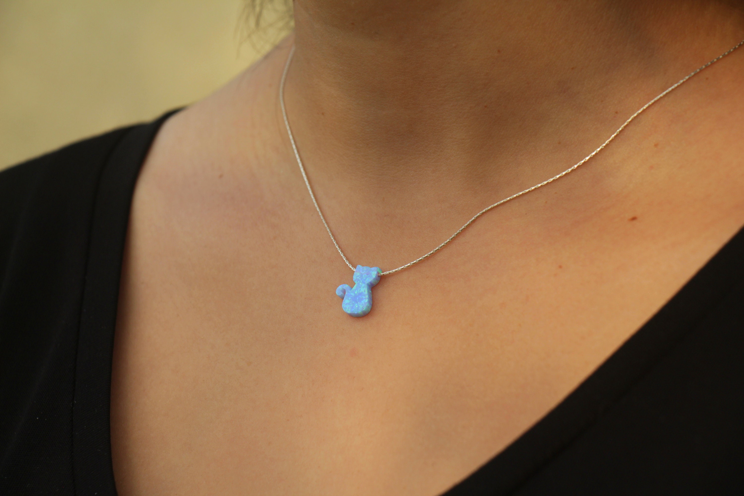 Collana Con Ciondolo Gatto In Opale Di Fuoco Blu - Gioiello Donna Argento - Regalo Originale Per Amanti Dei Gatti