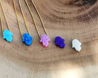 Opal Halskette, Opal Schmuck, Opal Hamsah blau rosa weiß lila Schmuck, Hamsa Anhänger Halskette, kleine Hamsa Halskette, Opal Hamsa Anhänger