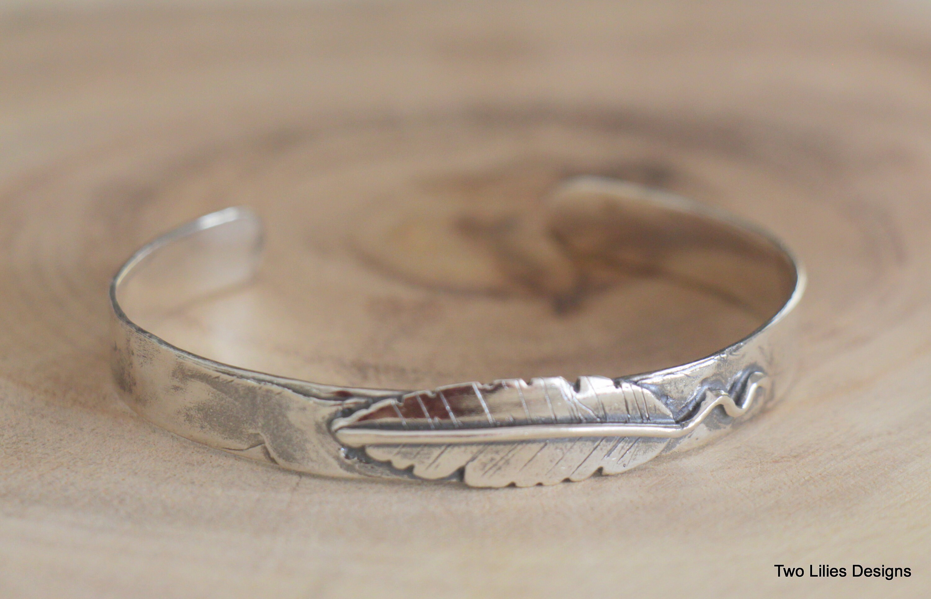 Bracciale Aperto Con Piume In Argento - Regolabile - Gioiello Per Donna E Ragazza - Regalo Elegante