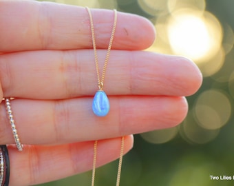 Collar de ópalo azul, collar de lágrima azul, joyería de ópalo, collar minimalista delicado para mujer, cadena de plata chapada en oro, piedra natal de octubre