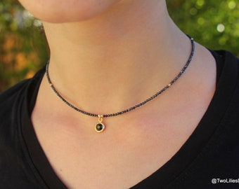 Gargantilla de espinela negra brillante, elegante y delicada, con cuentas de espinela para mujer, chapada en oro, piedra de nacimiento de agosto.