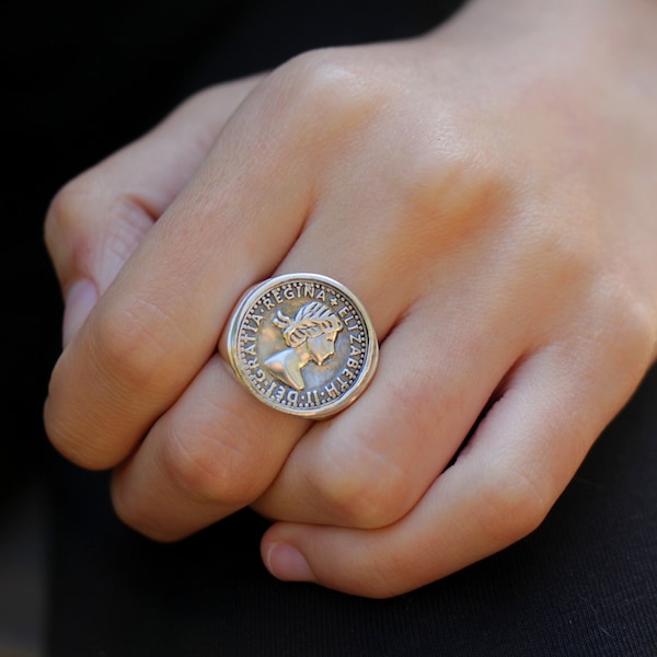 Coin Ring, Bold Silver Signet Ring, Thick Wide Round Medallion Coin Ring, Women Antique Ancient Like Statement Jewelry, Chunky Ring Gift