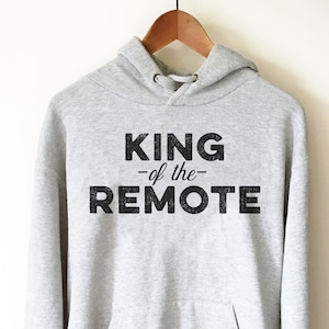 King Of The Remote Hoodie - Camiseta de TV, Presente de TV, Camiseta de Programa de TV, Camiseta de Televisão, Presente de TV, Camiseta de Reality TV