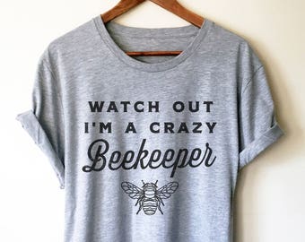 Camiseta unisex "Cuidado, soy un apicultor loco" - Camiseta de abeja, camiseta de apicultor, regalo de apicultor, abeja melífera, regalos para amantes de las abejas, regalo para apicultor