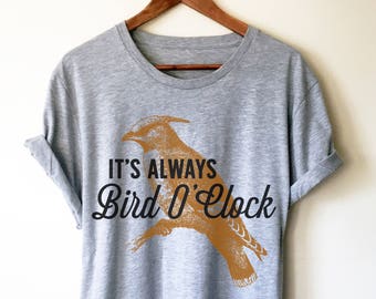 Maglietta unisex It's Always Bird O' Clock - Maglietta per birdwatching / Regalo per birdwatching / Birdwatching / Ornitologia / Regalo per amanti degli uccelli / Maglietta per uccelli