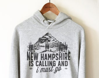 Sudadera con capucha "New Hampshire me llama y debo ir" - Sudadera de NH, regalo del estado de granito, camiseta del estado, regalos del estado de origen, camiseta de esquí