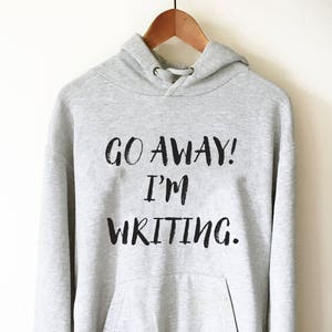 Felpa con cappuccio &quot;Vai via!&quot; Sto scrivendo - / Maglietta per autore / scrittore / regalo per autore / maglietta per scrittore / regalo per scrittore / magliette per amanti dei libri / felpa con cappuccio per amanti dei libri