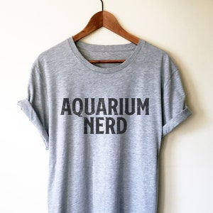 Camiseta unissex Aquarium Nerd - Camiseta de aquário, camiseta de peixe, presente para amantes de peixe, camiseta de peixe tropical, peixe de estimação, aquário, camiseta de biólogo marinho